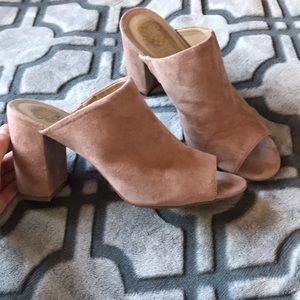 Vince Camuto Dusty Rose Mules - Size 8